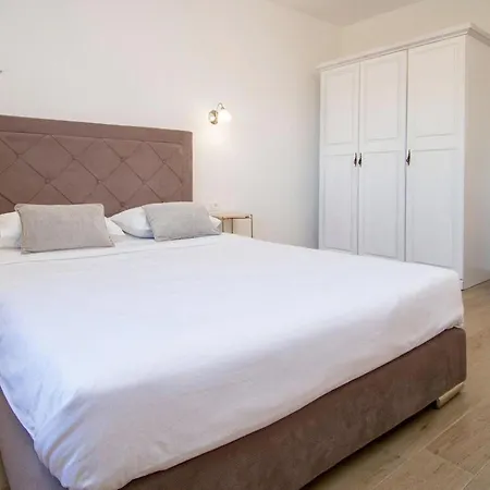 Apartment Gorgeous In With House A Panoramic View *