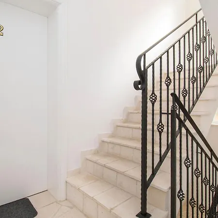 Gorgeous In With House A Panoramic View *